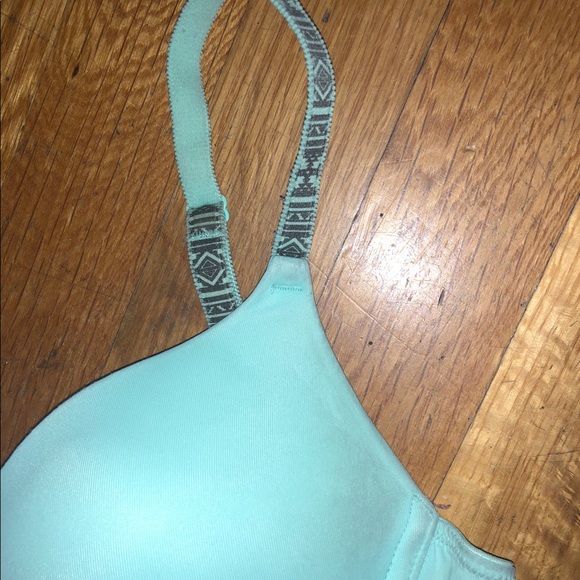 VS pink push up bra - Picture 2 of 3